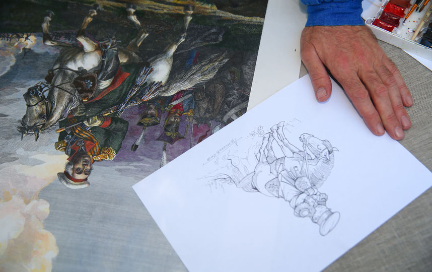 Баталист на Тверском расцвечивает гравюры. Фото Василий Кузьмичёнок