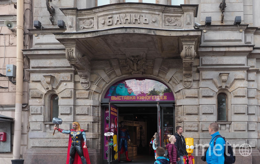 В центре Петербурга в историческое здание въехал дешевый универмаг. Фото Святослав Акимов., "Metro"