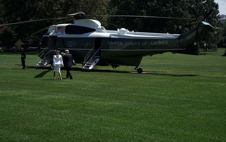 Дональд и Мелания Трамп отправляются в официальную поездку. Фото Getty