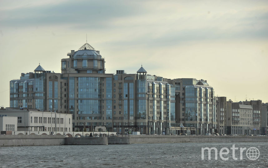 Вид набережных Петербурга, где есть высотные здания и строения. Фото "Metro"