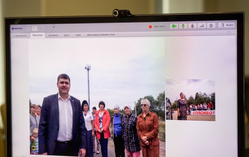 видеоконференцсвязь с жителями деревень Псковского района. Фото фото предоставлено компанией "Мегафон".