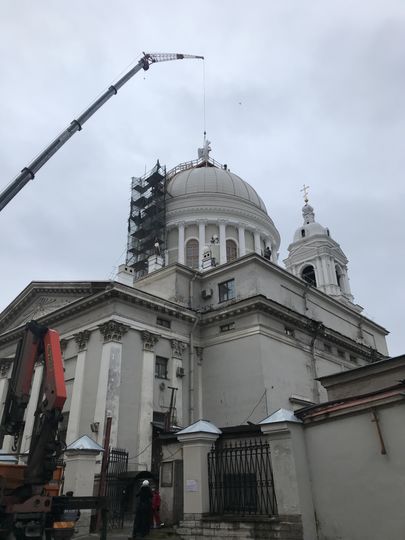 В декабре 2017 года на купол церкви Святой Великомученицы Екатерины на Васильевском острове (Кадетская линия, 27А) реставраторы вернули точную копию скульптуры ангела с воссозданным крестом. 