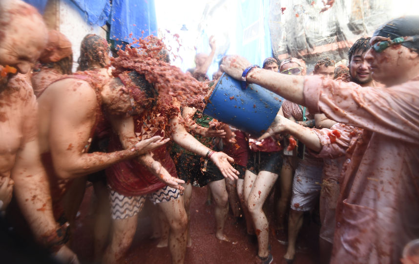 На днях в Испании прошёл фестиваль битвы помидорами – "Томатина". Фото AFP
