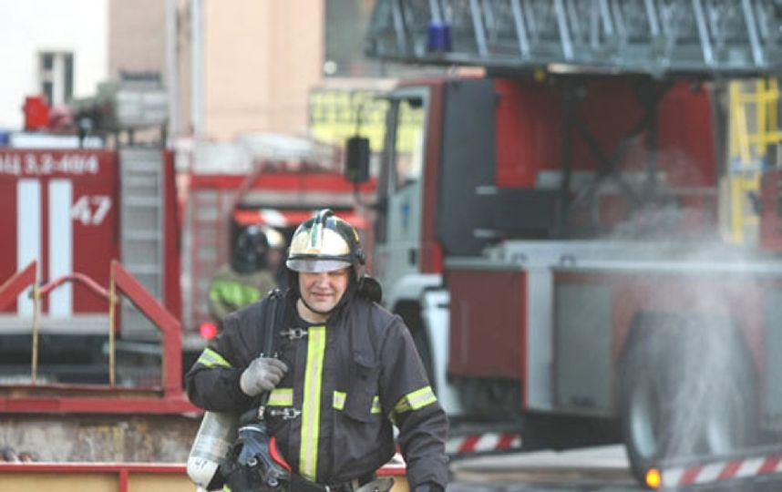 Мужчина прыгнул с балкона 8 этажа на Дунайском прямо на глазах пожарных. 