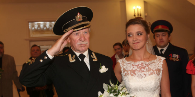 Молодая Наталья Краско рассказала, почему хочет развестись с 87-летнем мужем