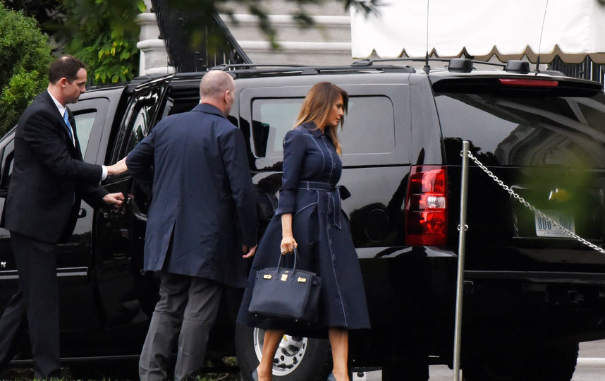 Дональд и Мелания Трамп отправляются к мемориалу. Фото Getty