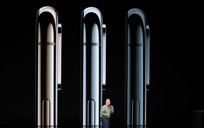 На фото: iPhone XS в трёх доступных цветах: золото, серебро и серый космос. Фото AFP