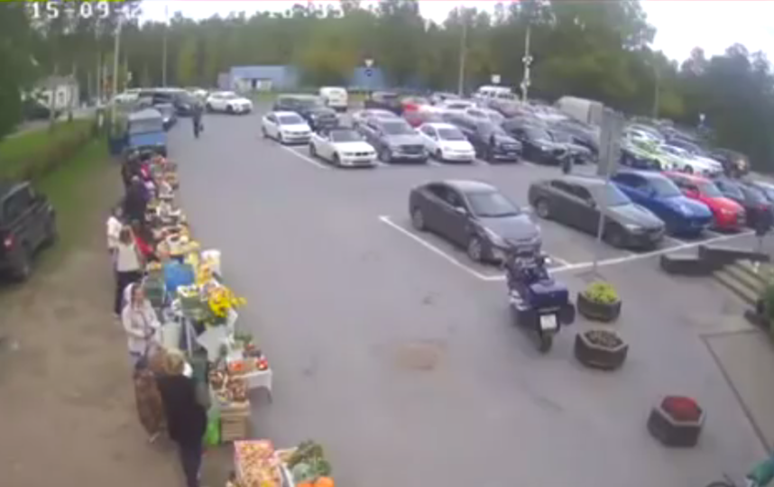 Внедорожник въехал в супермаркет в Петербурге: Жуткое видео, подробности. Фото Скриншот Youtube