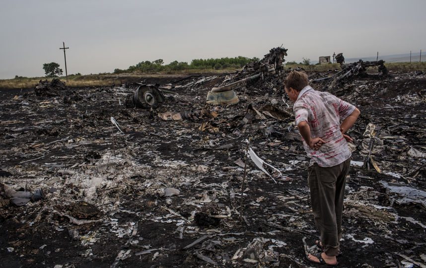 Обломки малайзийского боинга в Украине. Фото Getty