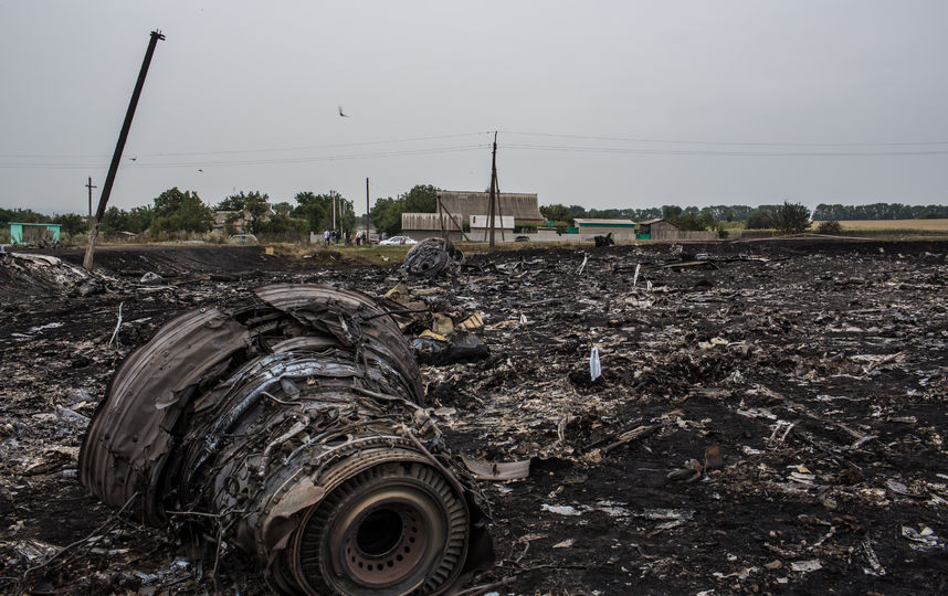 Обломки малайзийского боинга в Украине. Фото Getty
