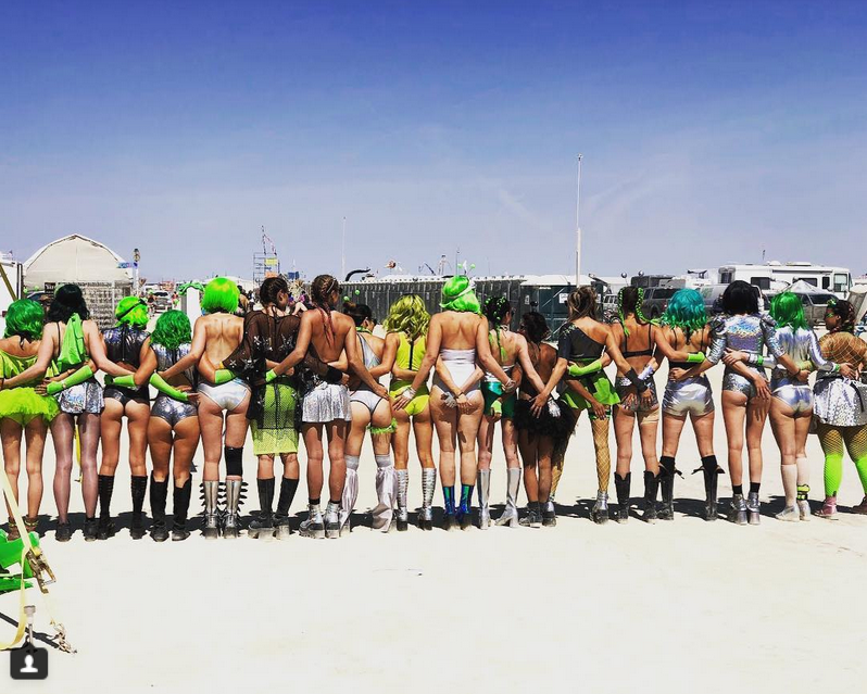 Burning Man-2018: Самые горячие красотки пустыни. Фото Скриншот Instagram: @sophiakirk1