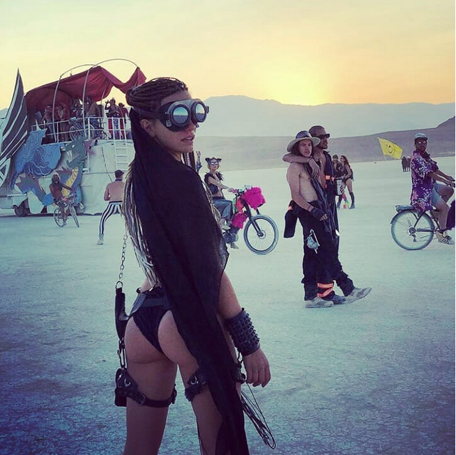 Burning Man-2018: Самые горячие красотки пустыни. Фото Скриншот Instagram: @psybrationsdecoart