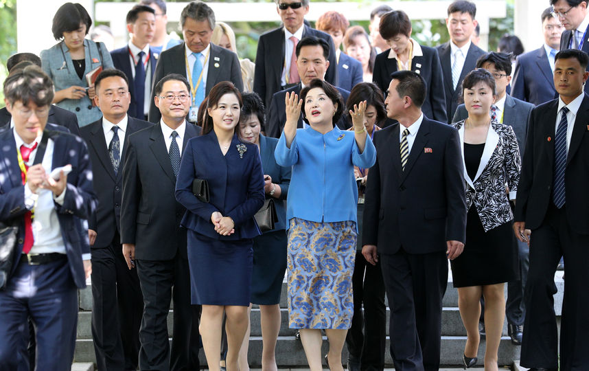 Ким Чен Ын принял в Пхеньяне главу Южной Кореи и его жену. Фото AFP