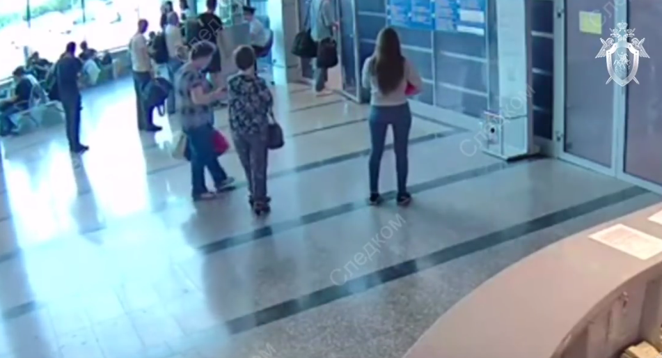 В Сети появилось видео, как омичка подарила ребенка петербурженке. Фото Все - скриншот YouTube