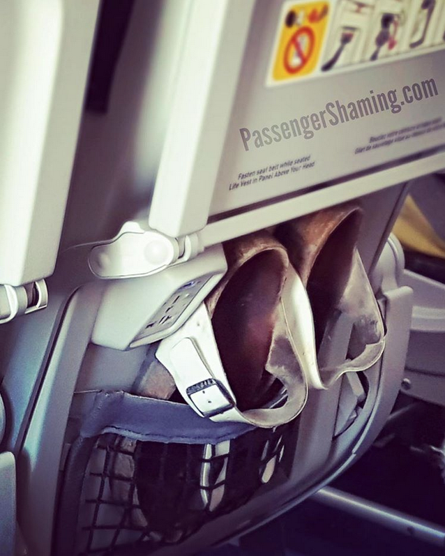 Грязные ноги и подгузники: Instagram в шоке от бескультурных пассажиров. Фото Скриншот Instagram: @passengershaming