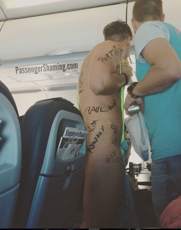 Грязные ноги и подгузники: Instagram в шоке от бескультурных пассажиров. Фото Скриншот Instagram: @passengershaming