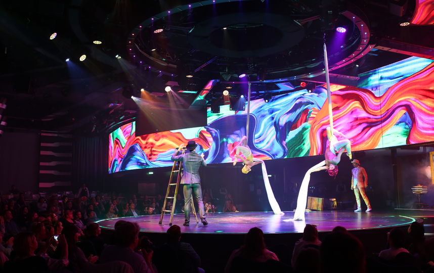 Выступление цирка Cirque du Soleil. 