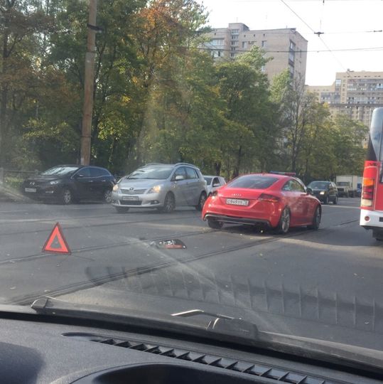 Из москвы в санкт петербург выехал автомобиль. Авария на смотре 10 марта 2006 Ауди ТТ. Авария Ауди ТТ на полянке. Ауди ТТ после ДТП выкупили под ремонт фото.