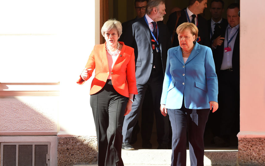Тереза Мэй и Ангела Меркель на неформальной саммите в Зальцбурге. Фото AFP