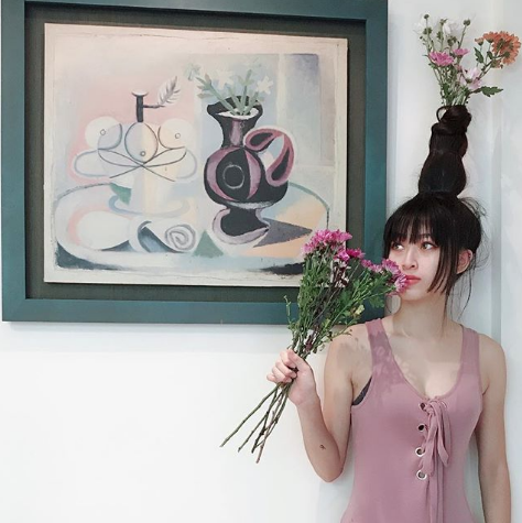 #FlowerVaseHair. Фото Instagram/claire__87725