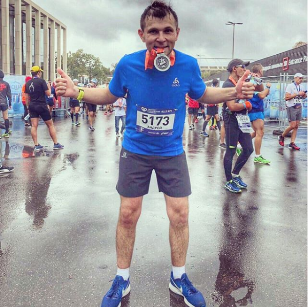 Московский марафон прошёл под дождём, но бегуны не отчаивались. Фото Скриншот Instagram @da_running_.