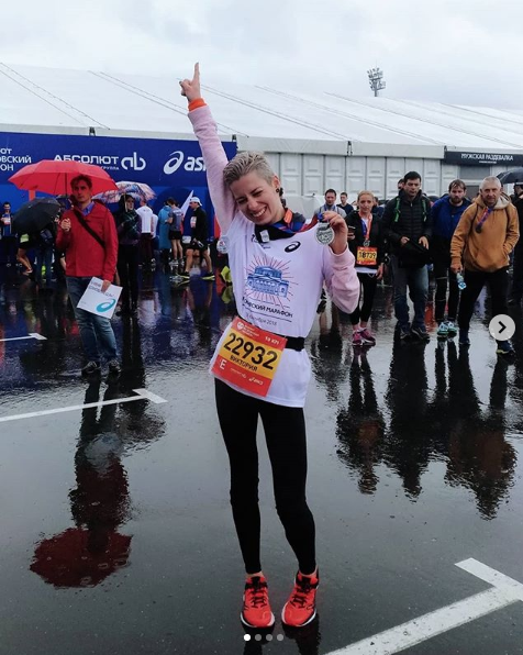 Московский марафон прошёл под дождём, но бегуны не отчаивались. Фото Скриншот Instagram @viktoryfedotova.