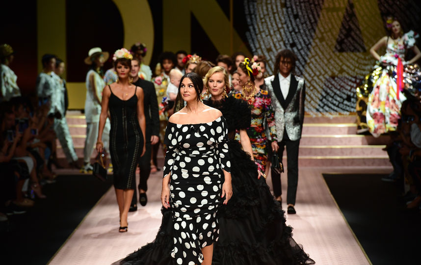 Актриса Моника Беллуччи на показе Dolce&Gabbana. Фото AFP
