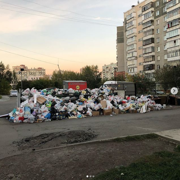 В Челябинске введён режим повышенной опасности из-за мусора, который не вывозили больше недели. Фото Скриншот Instagram @allaabzalova.