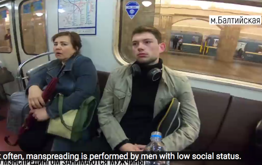 Манифест в петербургском метро против широко расставляющих ноги мужчин вызвал жаркие споры. Фото Все - скриншот YouTube