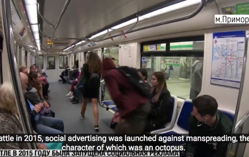 Манифест в петербургском метро против широко расставляющих ноги мужчин вызвал жаркие споры. Фото Скриншот Youtube