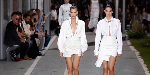Показ Off-White на Неделе моды в Париже. Показ Off-White на Неделе моды в Париже.