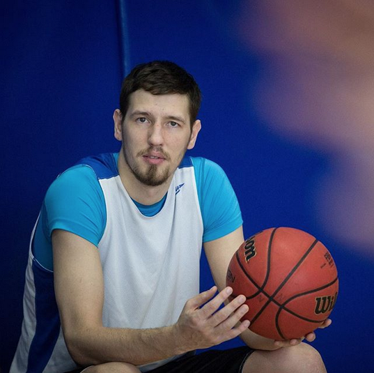 Лёгкий форвард баскетбольного "Зенита" Евгений Валиев. Фото Instagram | @zenitbasket