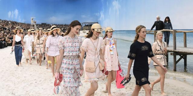 Показ Chanel на Неделе моды в Париже. Показ Chanel на Неделе моды в Париже.