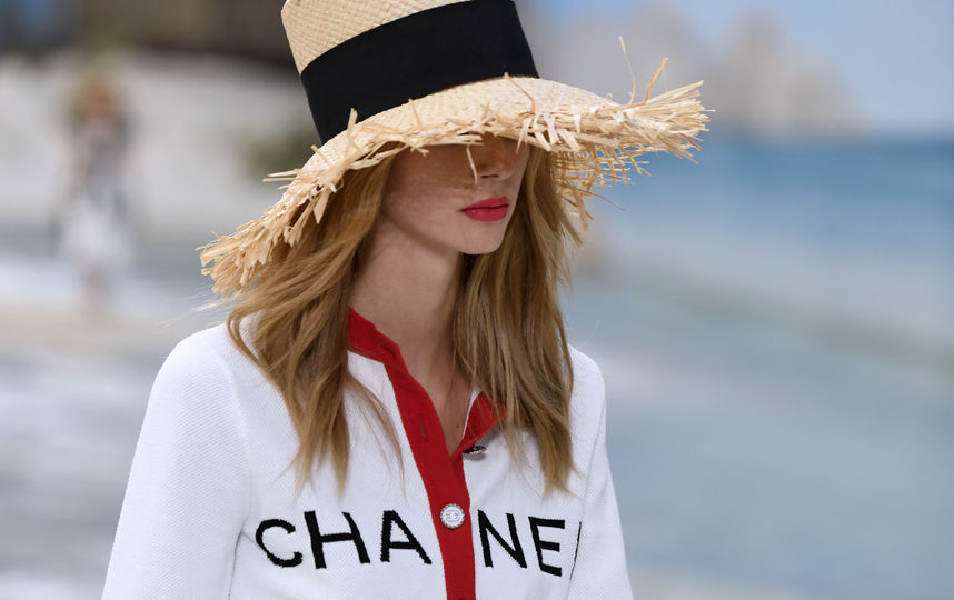 Показ Chanel на Неделе моды в Париже. Фото AFP