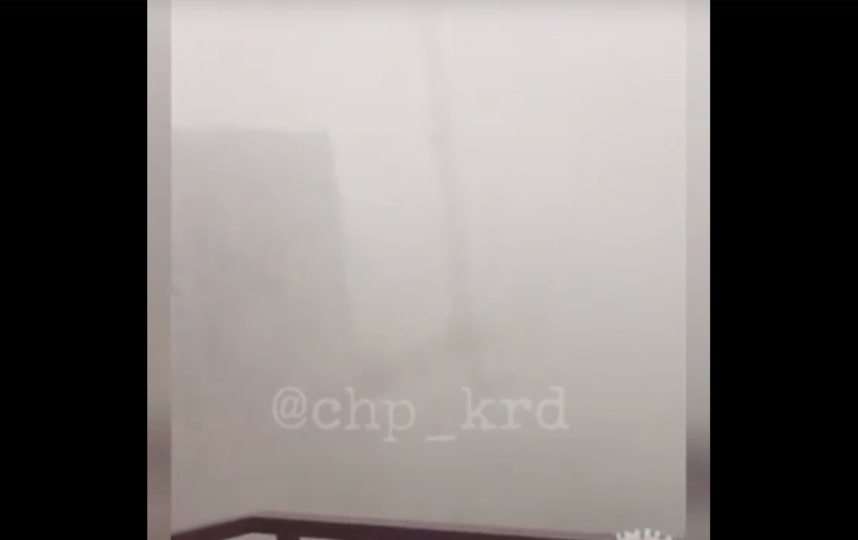 В Краснодаре упал строительный кран. Фото скриншот видео vk.com/id336385407