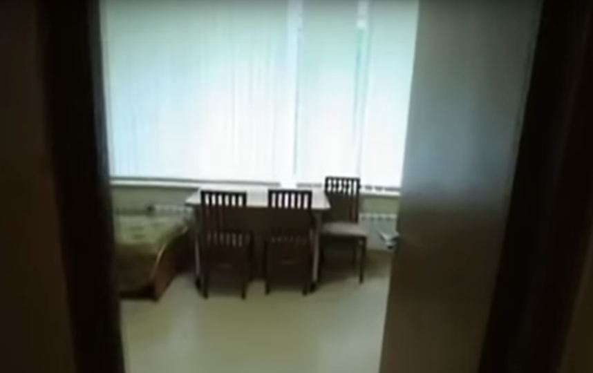 Комната, в которой жил Владимир Путин, когда был курсантом Академии внешней разведки. Фото Скриншот, Скриншот Youtube