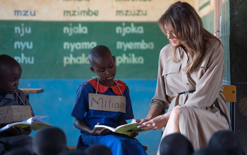 Мелания Трамп в детской школе в Малави. Фото AFP