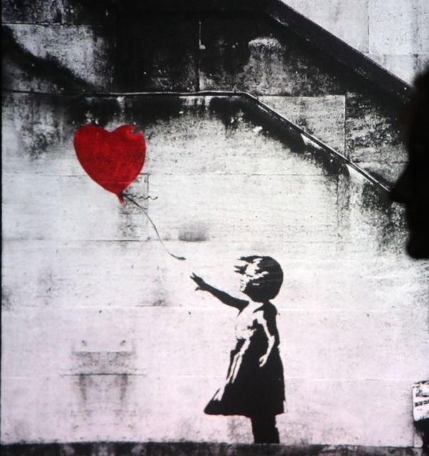 Впервые картина "Девочка с воздушным шаром" появилась в 2002 году на стене в лондонском районе Шордич. Фото Getty