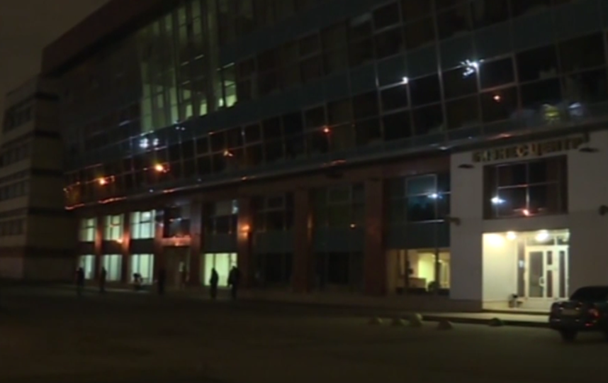 Неизвестные в Санкт-Петербурге пытались поджечь офис Федерального агентства новостей. Фото скриншот видео www.5-tv.ru