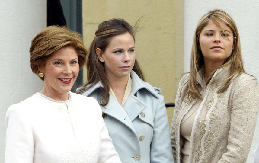 архивные фото. Лора Буш и ее дочери. Фото Getty