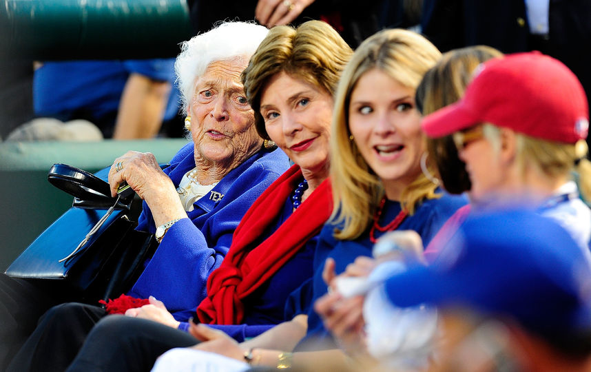 архивные фото. Барбара Буш слева, мать Джорджа Буша-младшего. Фото Getty