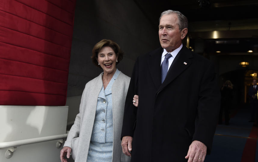 архивные фото. Джордж Буш с женой. Фото Getty