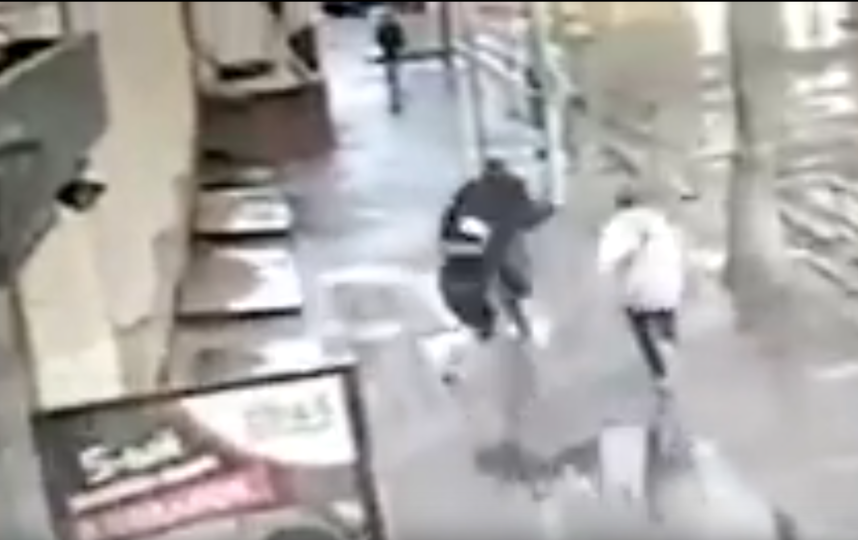 Нападение Кокорина и Мамаева на Виктора Соловьева. Фото Скриншот Youtube