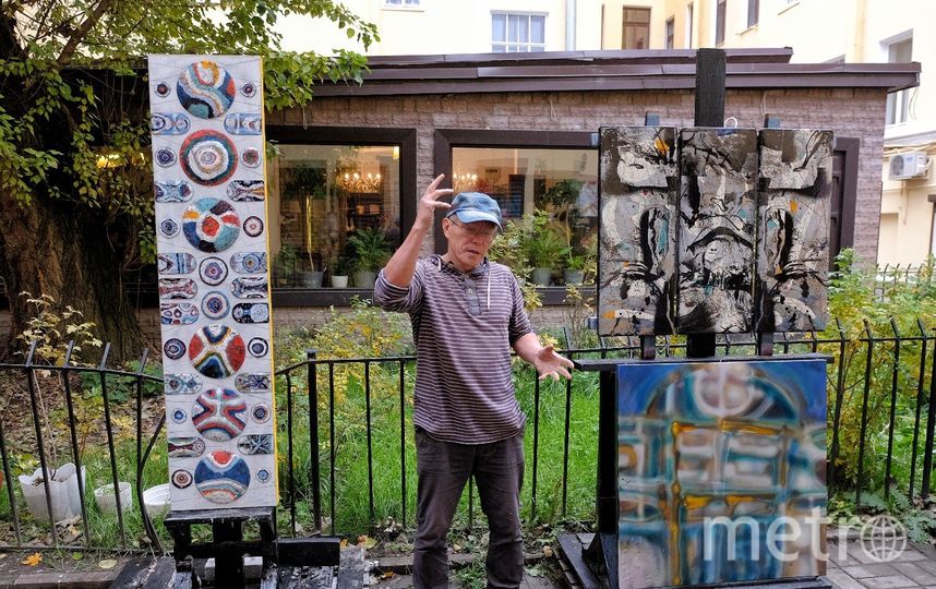 Алексей считает, что благодаря его картинам в петербургском дворе становится светлее. Фото Алёна Бобрович, "Metro"