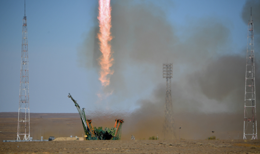 Старт ракеты-носителя "Союз МС-10". Фото РИА Новости