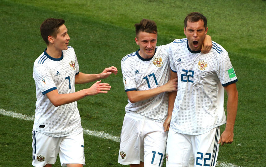 Артём Дзюба (справа) стал новым капитаном команды. Именно он забивал шведам в последнем матче россиян против этой сборной. Фото Getty