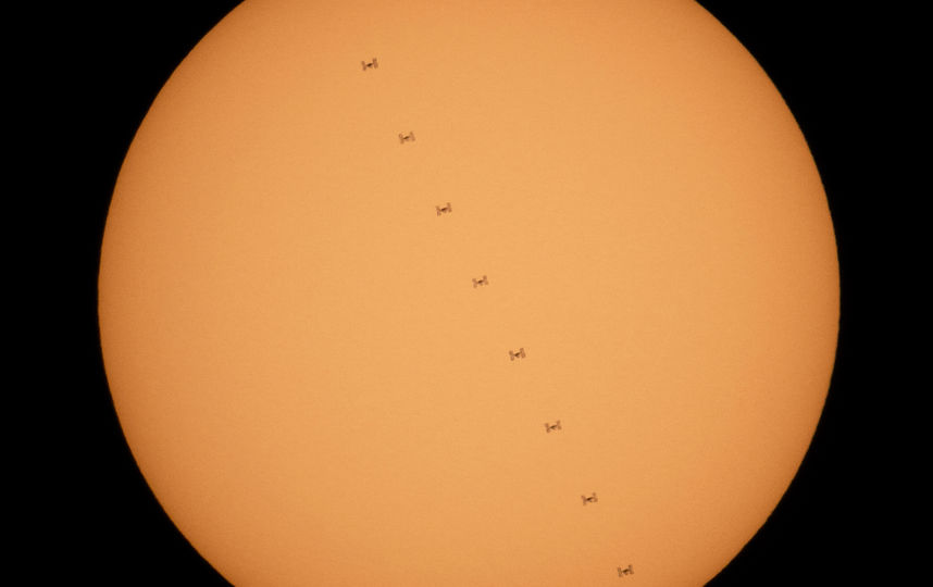 Силуэт МКС на фоне Солнца. Фото NASA., Предоставлено организаторами