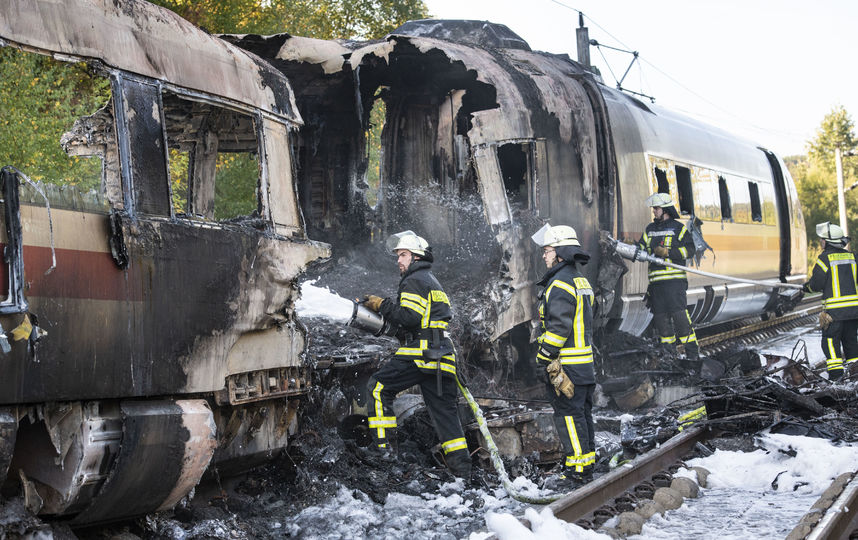 Поезд ICE загорелся во время движения. Фото Getty