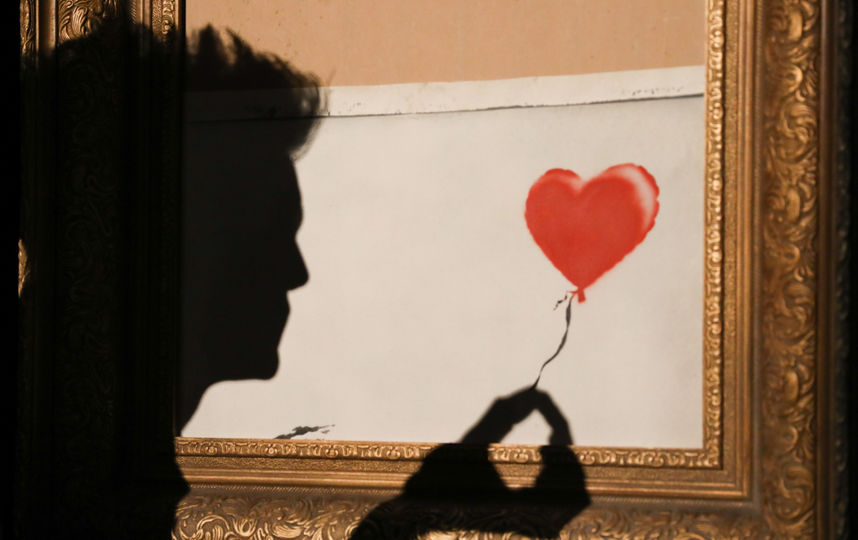 Картина “Девочка с воздушным шаром”, разрезанная шредером. Фото Getty