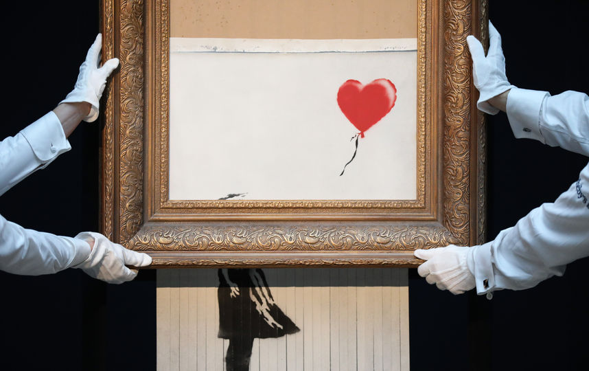 Картина “Девочка с воздушным шаром”, разрезанная шредером. Фото Getty